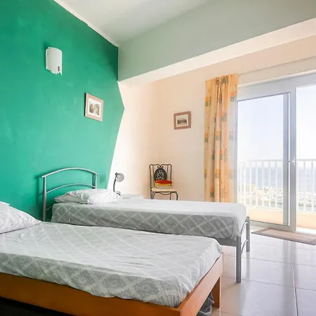 Elegant Oceanfront With Coastal Charm S11 شقة